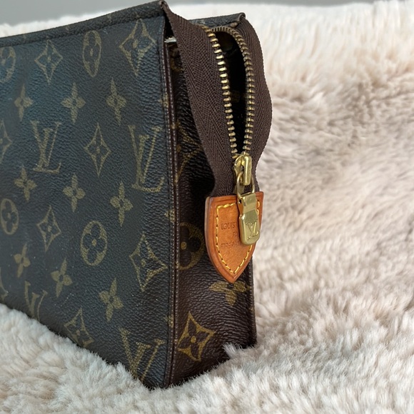 Louis Vuitton LV - Picture 6 of 12